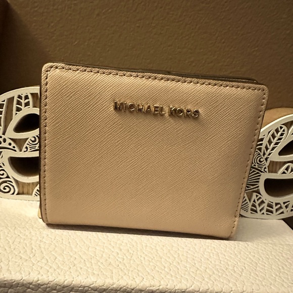 Like New Michael Kors Small Wallet - Picture 1 of 11